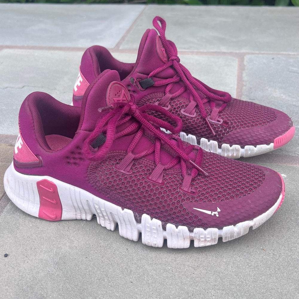 NIKE FREE METCON 4 Sneakers Training CrossFit. Women size 7.5, burgandy